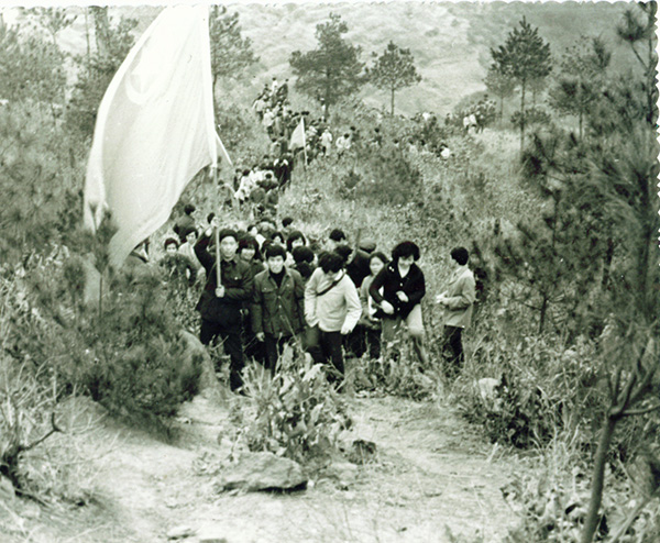 5、1969年，建設(shè)大軍涌入十堰，掀起三線建設(shè)熱潮。.jpg